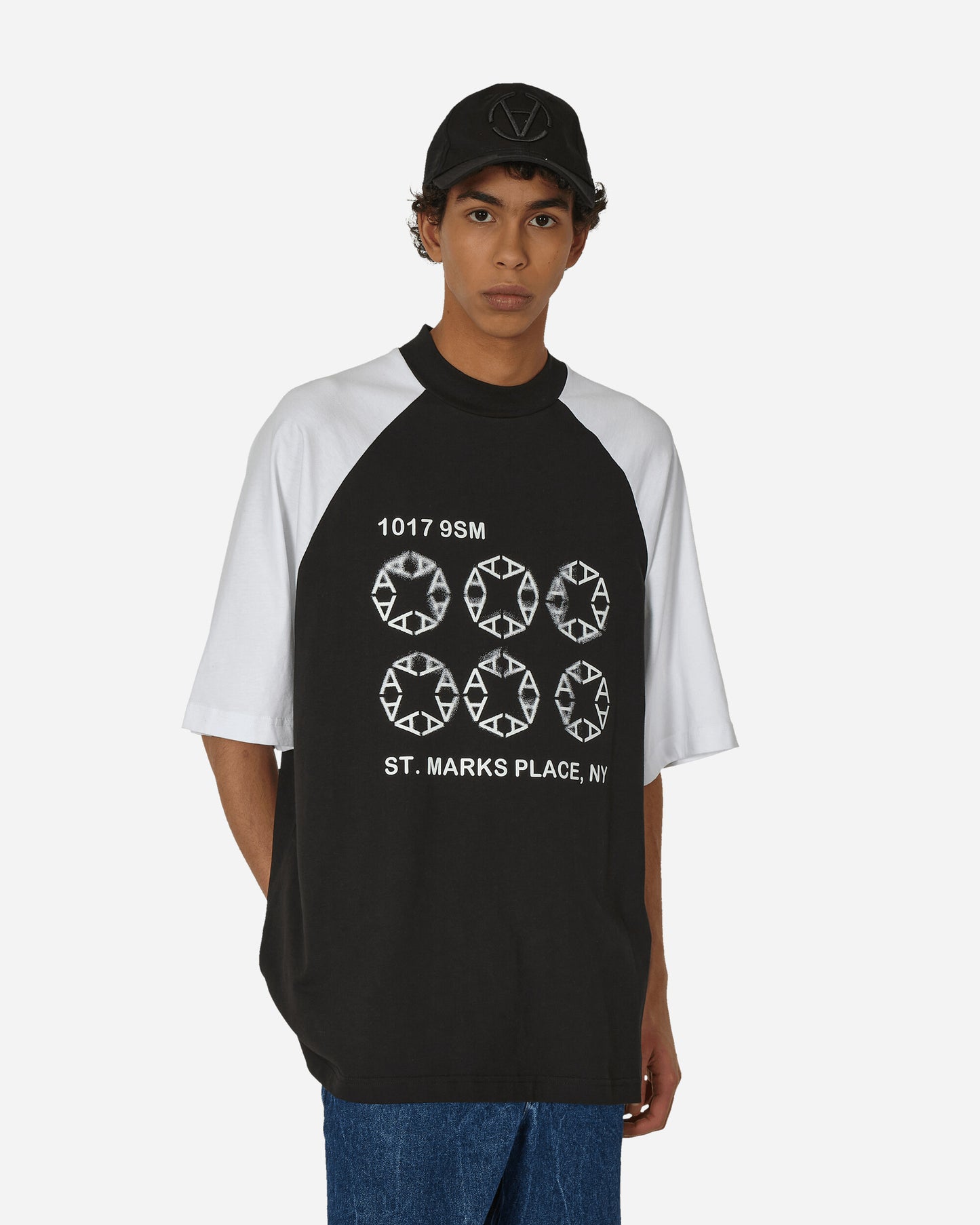 1017 ALYX 9SM Oversize Logo Raglan T-Shirt Black/White T-Shirts Shortsleeve AAUTS0459FA01 MTY0001